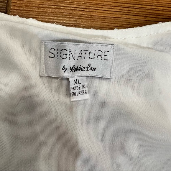 Robbie Bee White Floral Lace Maxi Dress - Picture 3 of 6